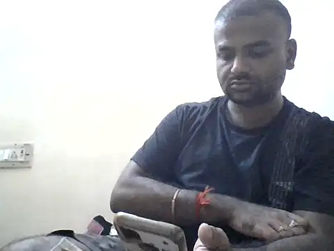 Snapshot of sree4143 chatting on 11/26/25, 03:35 sree4143 online show from 11/26/25, 03:35