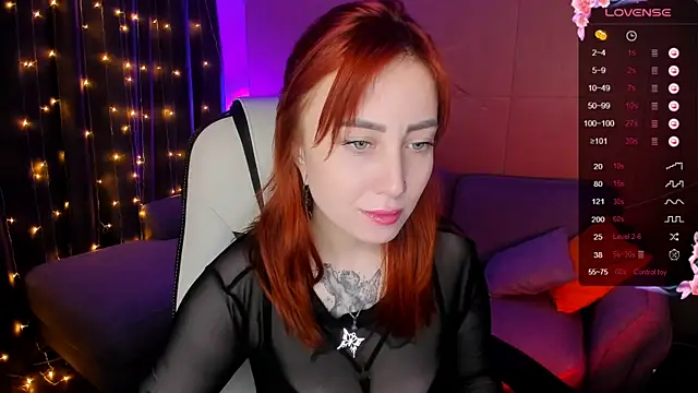 Snapshot of deboramoore chatting on 10/14/25, 02:23 deboramoore online show from 10/14/25, 02:23