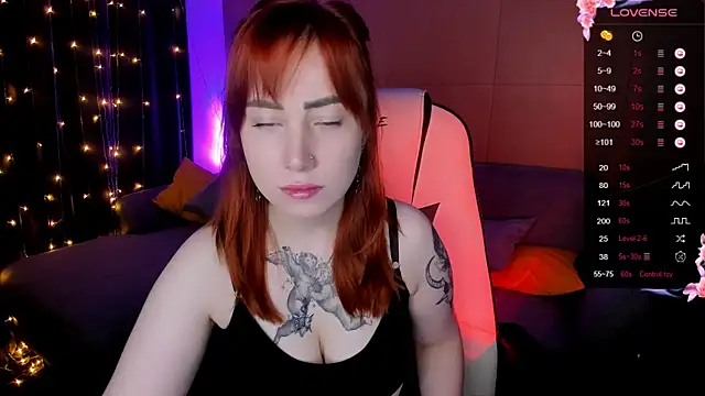Snapshot of deboramoore chatting on 10/20/25, 02:12 deboramoore online show from 10/20/25, 02:12