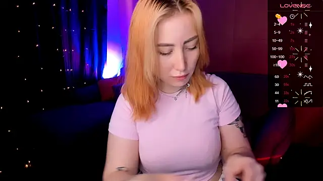 Snapshot of deboramoore chatting on 06/11/26, 02:00 deboramoore online show from 06/11/26, 02:00