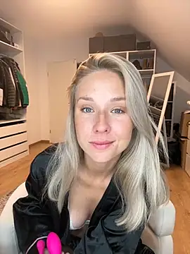 Snapshot of celis_secret chatting on 09/30/25, 05:12 celis secret online show from 09/30/25, 05:12