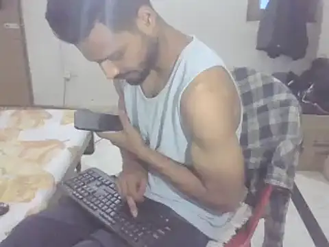 Snapshot of sofiacpl_ chatting on 10/19/25, 05:41 sofiacpl  online show from 10/19/25, 05:41