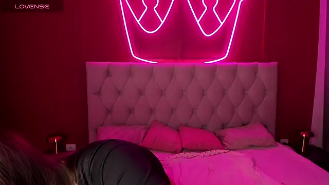 Snapshot of StacyWells chatting on 10/12/25, 01:26 StacyWells online show from 10/12/25, 01:26