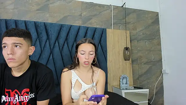 Snapshot of Emma_Valencia_001 chatting on 10/16/25, 08:10 Emma Valencia 001 online show from 10/16/25, 08:10