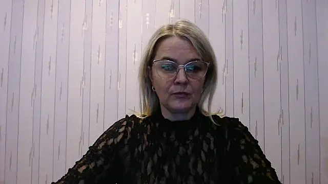 Snapshot of EleanoraDream chatting on 10/15/25, 05:46 EleanoraDream online show from 10/15/25, 05:46