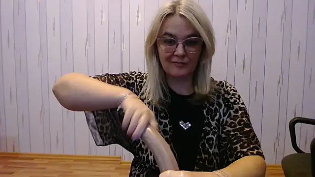 Snapshot of EleanoraDream chatting on 11/07/25, 05:13 EleanoraDream online show from 11/07/25, 05:13