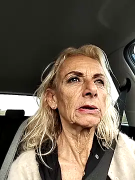 Snapshot of clarabell4 chatting on 10/30/25, 08:05 clarabell4 online show from 10/30/25, 08:05