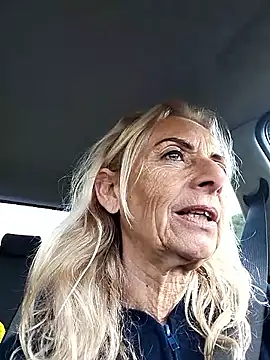 Snapshot of clarabell4 chatting on 11/19/25, 07:41 clarabell4 online show from 11/19/25, 07:41