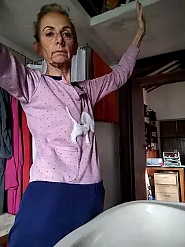 Snapshot of clarabell4 chatting on 11/20/25, 07:30 clarabell4 online show from 11/20/25, 07:30