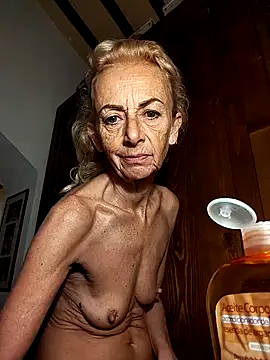 Snapshot of clarabell4 chatting on 11/24/25, 06:46 clarabell4 online show from 11/24/25, 06:46