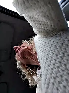 Snapshot of clarabell4 chatting on 11/25/25, 07:52 clarabell4 online show from 11/25/25, 07:52