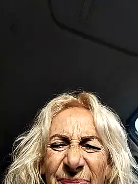 Snapshot of clarabell4 chatting on 12/03/25, 08:00 clarabell4 online show from 12/03/25, 08:00