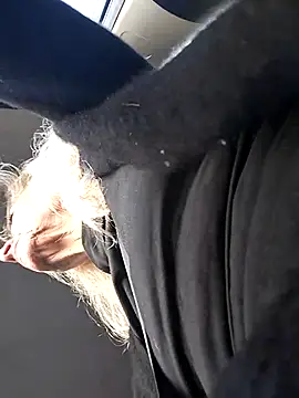 Snapshot of clarabell4 chatting on 12/05/25, 08:01 clarabell4 online show from 12/05/25, 08:01