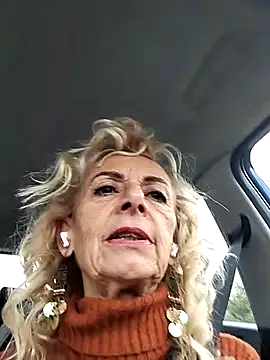 Snapshot of clarabell4 chatting on 12/16/25, 07:57 clarabell4 online show from 12/16/25, 07:57