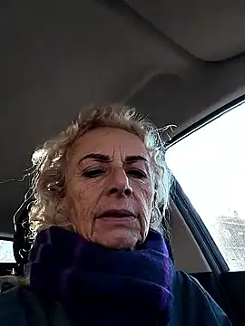 Snapshot of clarabell4 chatting on 01/12/26, 01:38 clarabell4 online show from 01/12/26, 01:38