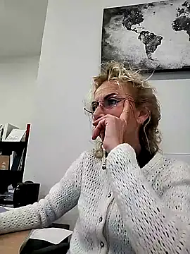 Snapshot of clarabell4 chatting on 01/14/26, 08:42 clarabell4 online show from 01/14/26, 08:42