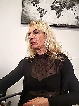 Snapshot of clarabell4 chatting on 02/13/26, 08:43 clarabell4 online show from 02/13/26, 08:43