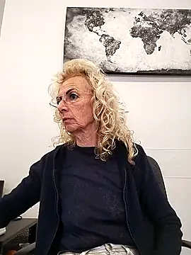 Snapshot of clarabell4 chatting on 02/25/26, 10:25 clarabell4 online show from 02/25/26, 10:25