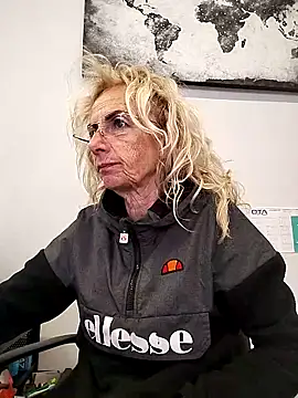 clarabell4 online show from 03/19/26, 09:13