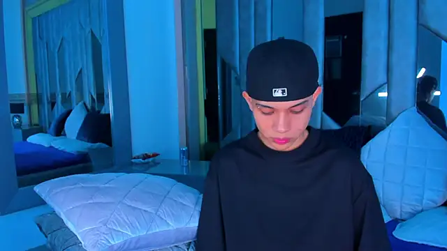 Snapshot of Sebax_Young chatting on 09/16/25, 04:02 Sebax Young online show from 09/16/25, 04:02