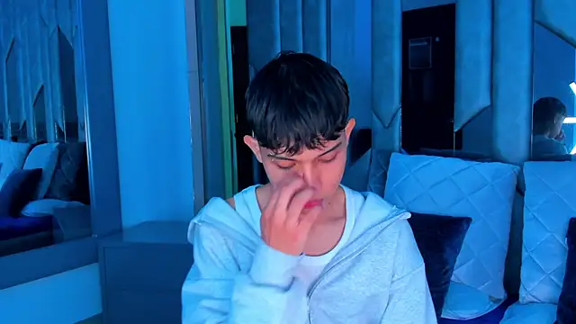 Snapshot of Sebax_Young chatting on 09/17/25, 04:14 Sebax Young online show from 09/17/25, 04:14