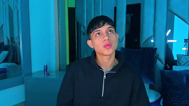 Snapshot of Sebax_Young chatting on 09/18/25, 04:25 Sebax Young online show from 09/18/25, 04:25