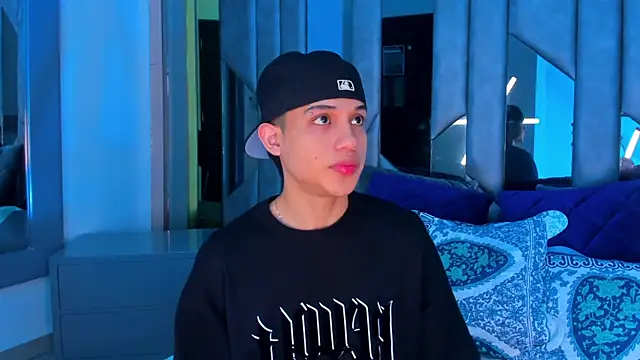 Snapshot of Sebax_Young chatting on 09/19/25, 07:58 Sebax Young online show from 09/19/25, 07:58