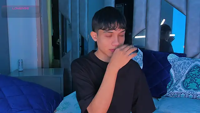 Snapshot of Sebax_Young chatting on 09/20/25, 07:26 Sebax Young online show from 09/20/25, 07:26