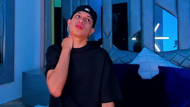 Snapshot of Sebax_Young chatting on 09/23/25, 04:26 Sebax Young online show from 09/23/25, 04:26