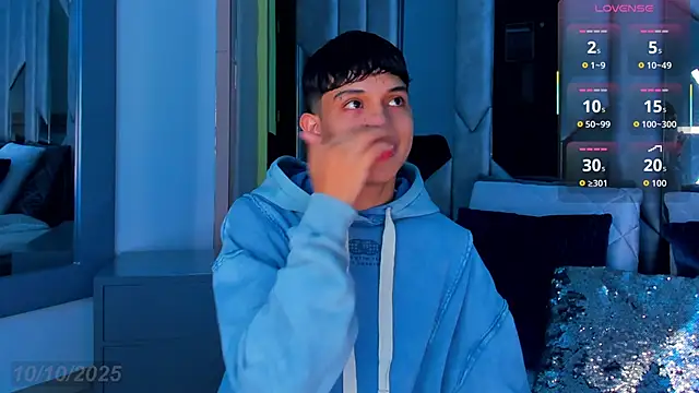 Snapshot of Sebax_Young chatting on 10/10/25, 04:33 Sebax Young online show from 10/10/25, 04:33