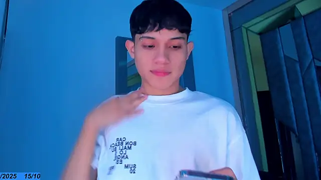 Snapshot of Sebax_Young chatting on 10/15/25, 08:09 Sebax Young online show from 10/15/25, 08:09