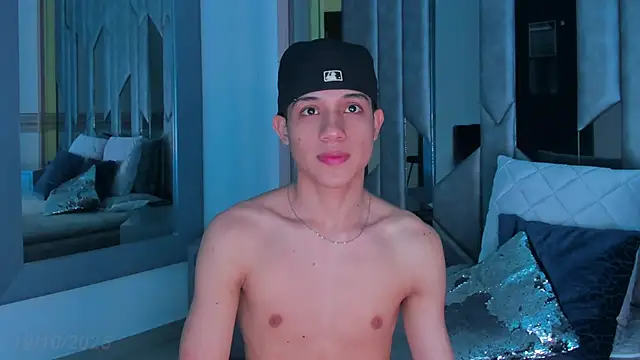 Snapshot of Sebax_Young chatting on 10/21/25, 07:58 Sebax Young online show from 10/21/25, 07:58