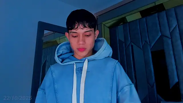 Snapshot of Sebax_Young chatting on 10/23/25, 03:39 Sebax Young online show from 10/23/25, 03:39