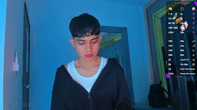 Snapshot of Sebax_Young chatting on 10/28/25, 04:16 Sebax Young online show from 10/28/25, 04:16