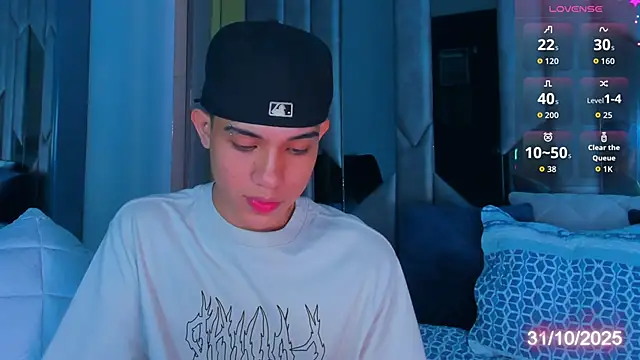 Snapshot of Sebax_Young chatting on 10/31/25, 08:54 Sebax Young online show from 10/31/25, 08:54