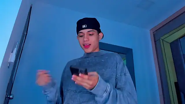 Snapshot of Sebax_Young chatting on 11/06/25, 03:51 Sebax Young online show from 11/06/25, 03:51