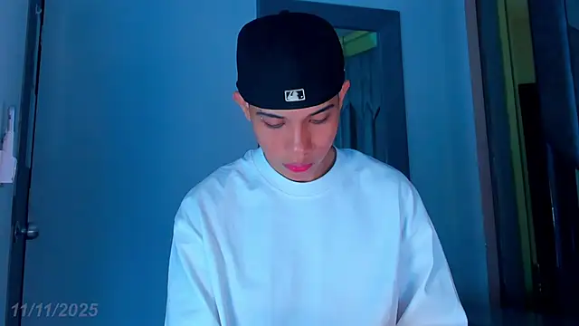 Snapshot of Sebax_Young chatting on 11/11/25, 07:58 Sebax Young online show from 11/11/25, 07:58