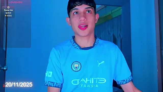 Snapshot of Sebax_Young chatting on 11/21/25, 04:33 Sebax Young online show from 11/21/25, 04:33