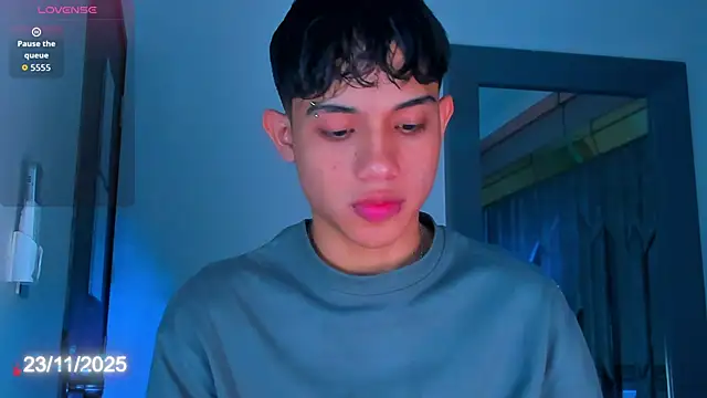 Snapshot of Sebax_Young chatting on 11/23/25, 08:52 Sebax Young online show from 11/23/25, 08:52