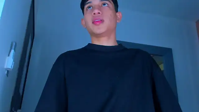 Snapshot of Sebax_Young chatting on 11/26/25, 09:05 Sebax Young online show from 11/26/25, 09:05