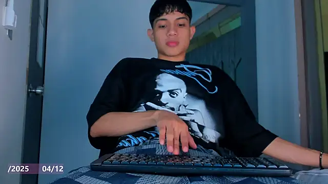 Snapshot of Sebax_Young chatting on 12/04/25, 08:39 Sebax Young online show from 12/04/25, 08:39