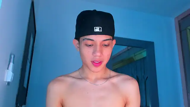 Snapshot of Sebax_Young chatting on 12/14/25, 08:57 Sebax Young online show from 12/14/25, 08:57