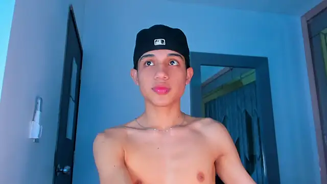 Snapshot of Sebax_Young chatting on 12/18/25, 10:38 Sebax Young online show from 12/18/25, 10:38