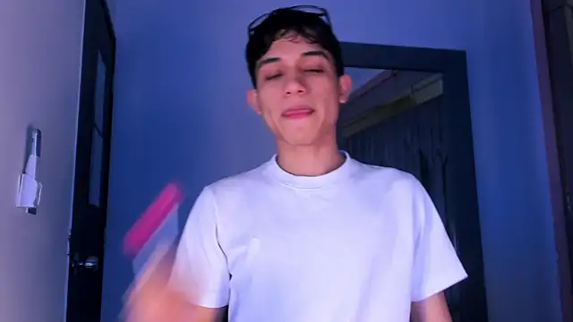 Snapshot of Sebax_Young chatting on 02/25/26, 08:29 Sebax Young online show from 02/25/26, 08:29