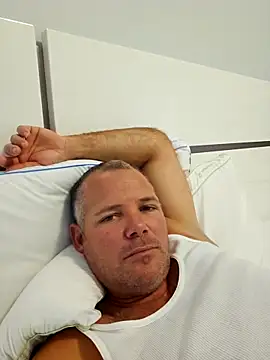 Snapshot of cubanitofeliz40 chatting on 11/30/25, 05:06 cubanitofeliz40 online show from 11/30/25, 05:06