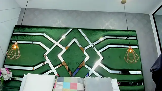 ThaliaCross online show from 10/04/25, 08:07