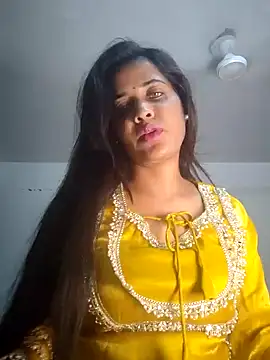 cute radhikaa online show from 04/17/26, 08:12