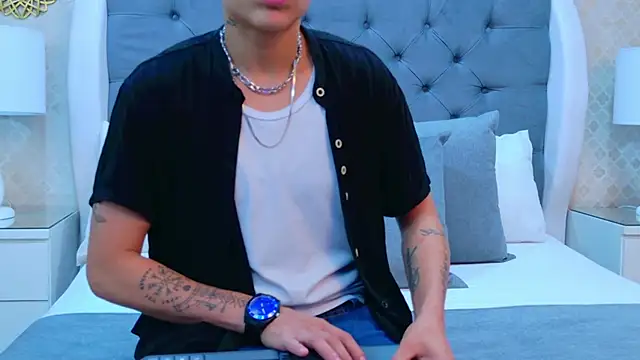 ZoeKrug online show from 11/01/25, 12:07