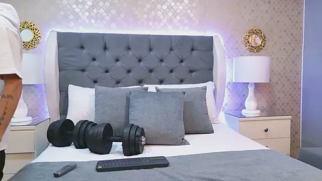 ZoeKrug online show from 12/17/25, 11:49