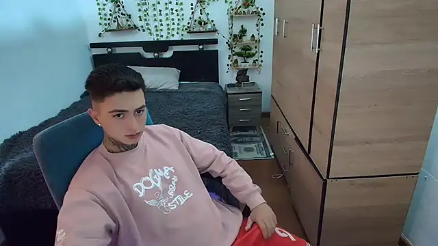 santii ss online show from 04/15/26, 03:52